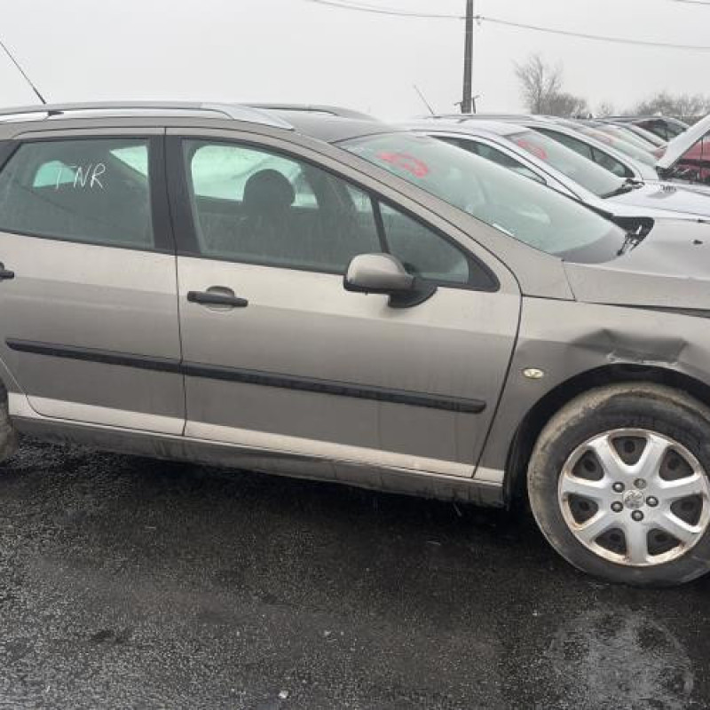 Attache ceinture avant gauche PEUGEOT 407 Photo n°8