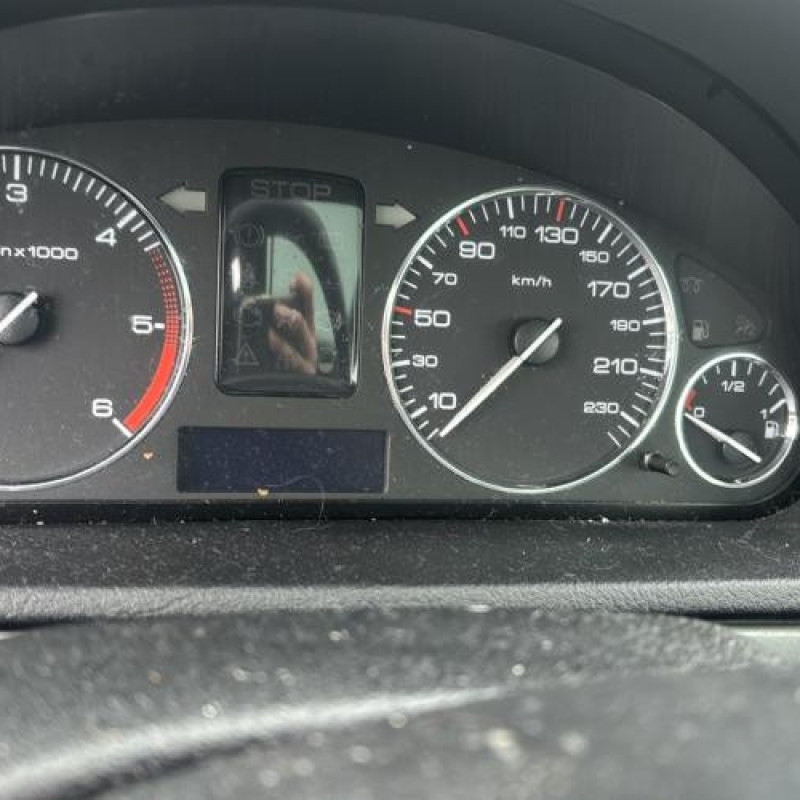 Attache ceinture avant gauche PEUGEOT 407 Photo n°20