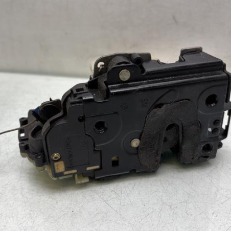 Serrure arriere droit VOLKSWAGEN POLO 4 Photo n°1