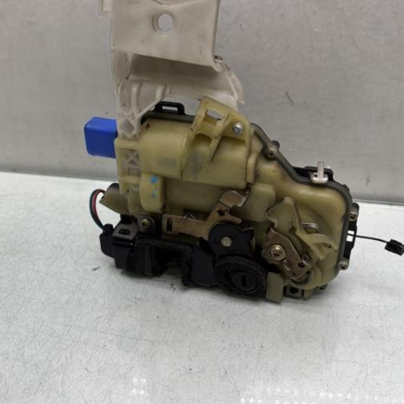 Serrure arriere droit VOLKSWAGEN POLO 4 Photo n°3