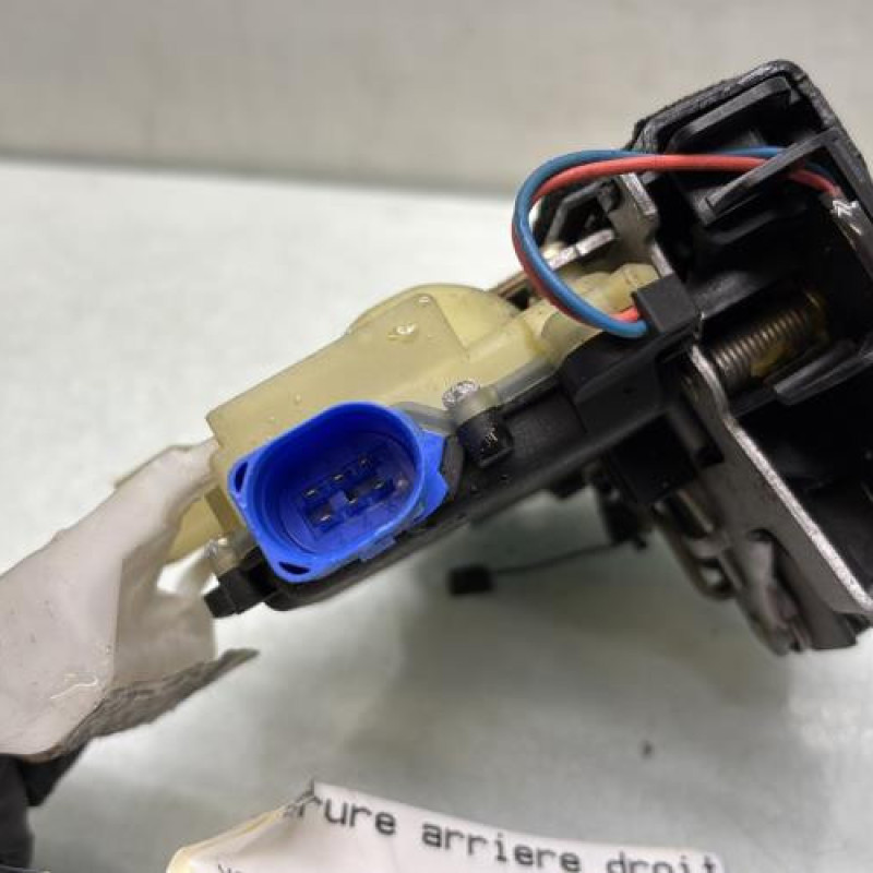 Serrure arriere droit VOLKSWAGEN POLO 4 Photo n°4