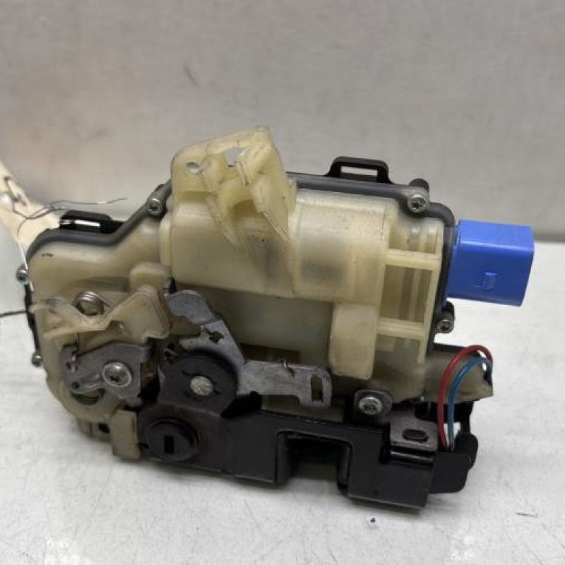 Serrure arriere gauche VOLKSWAGEN POLO 4 Photo n°3