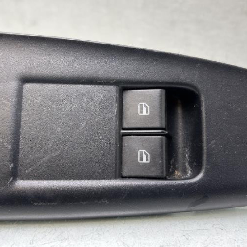 Interrupteur de leve vitre avant gauche VOLKSWAGEN POLO 4 Photo n°2