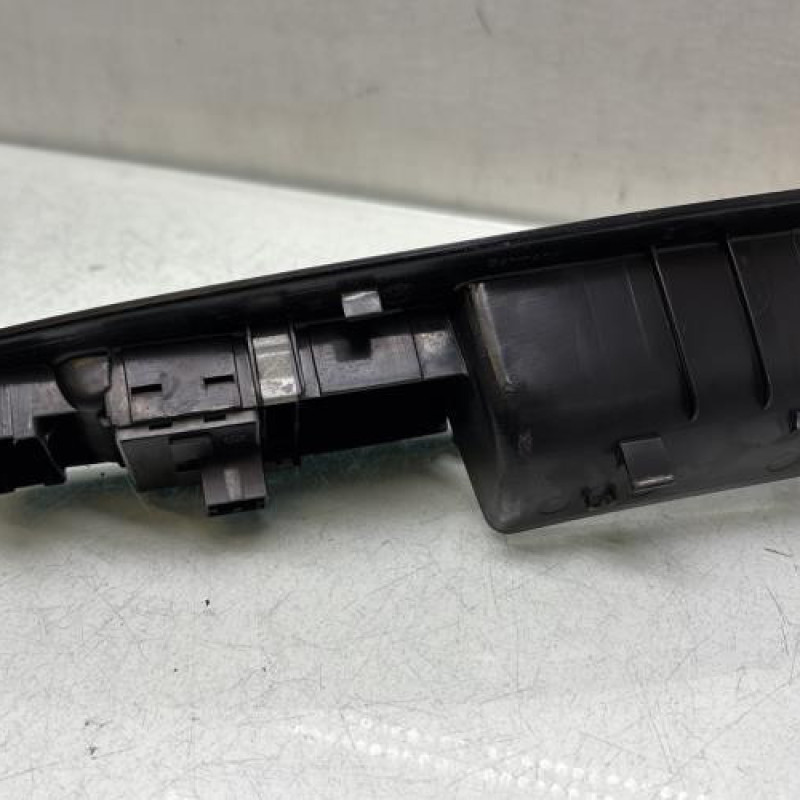 Interrupteur de leve vitre avant gauche VOLKSWAGEN POLO 4 Photo n°3