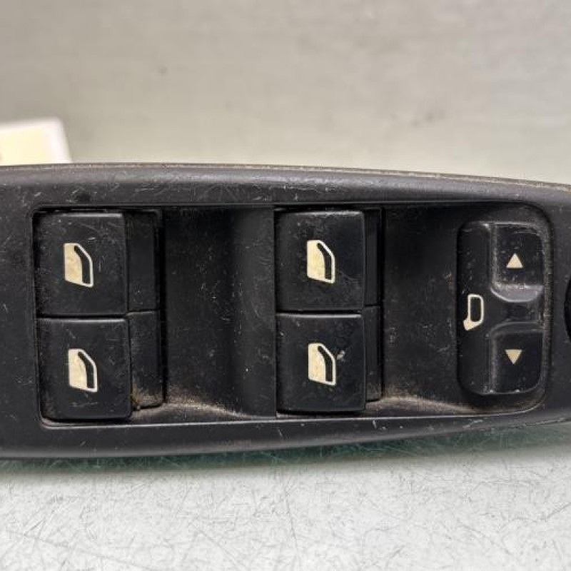 Interrupteur de leve vitre avant gauche CITROEN C4 GRAND PICASSO 1 Photo n°1