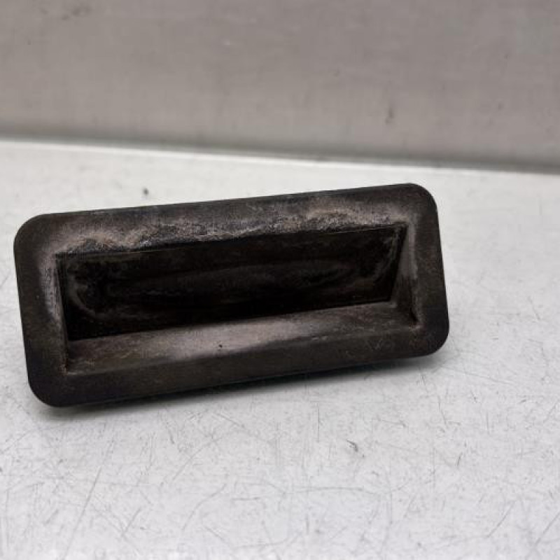 Bouton de coffre FORD FIESTA 6 Photo n°1