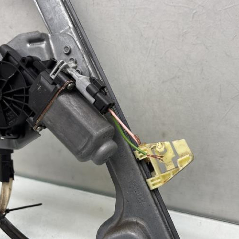 Leve vitre electrique avant droit PEUGEOT 1007 Photo n°8
