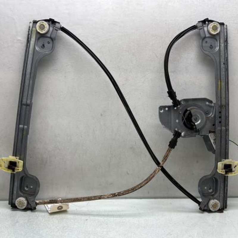 Leve vitre electrique avant gauche PEUGEOT 1007 Photo n°1