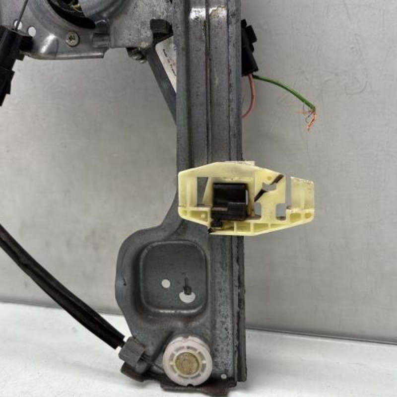 Leve vitre electrique avant gauche PEUGEOT 1007 Photo n°3