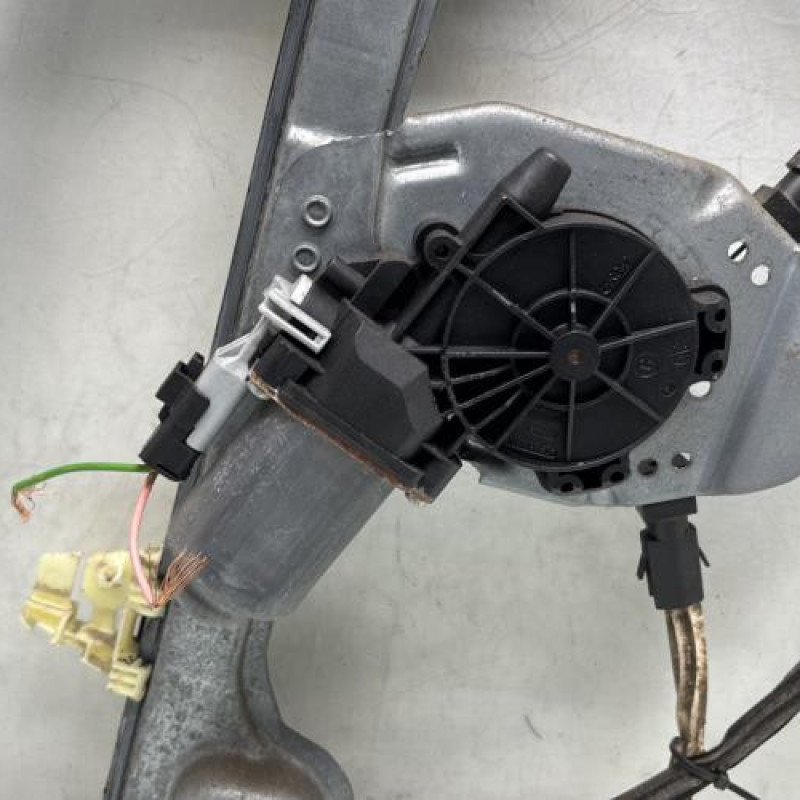 Leve vitre electrique avant gauche PEUGEOT 1007 Photo n°7