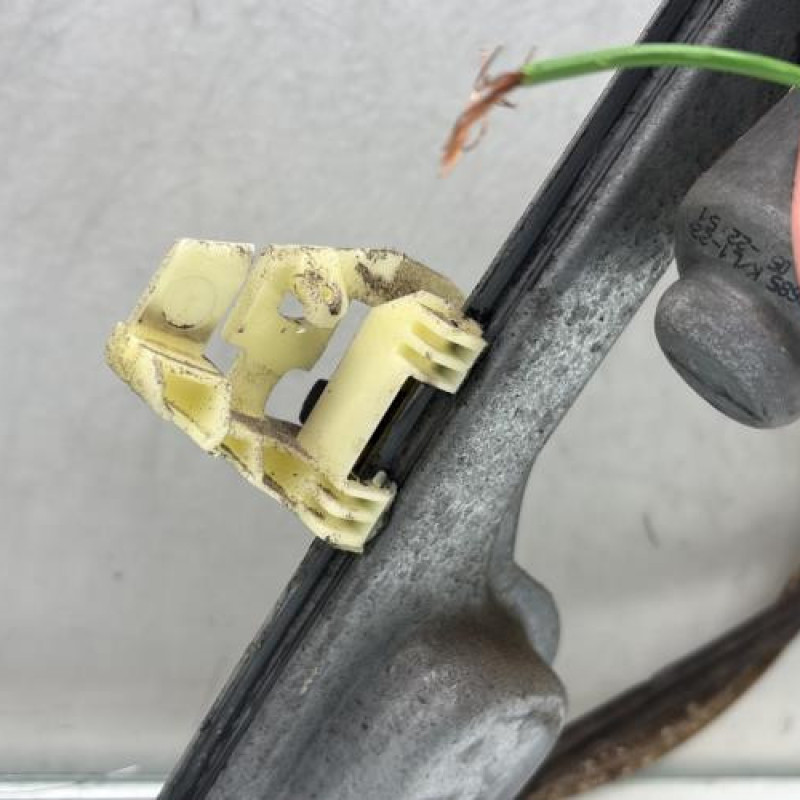 Leve vitre electrique avant gauche PEUGEOT 1007 Photo n°9