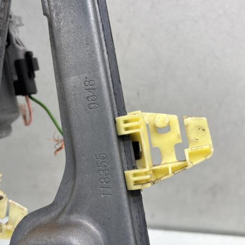 Leve vitre electrique avant gauche PEUGEOT 1007 Photo n°10