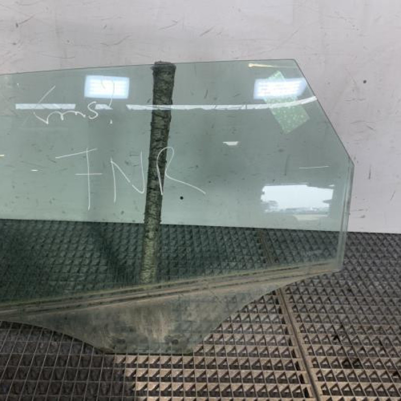 Vitre arriere gauche AUDI A4 3 Photo n°1