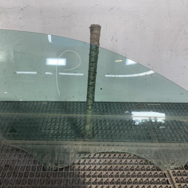 Vitre avant droit AUDI A4 3 Photo n°1