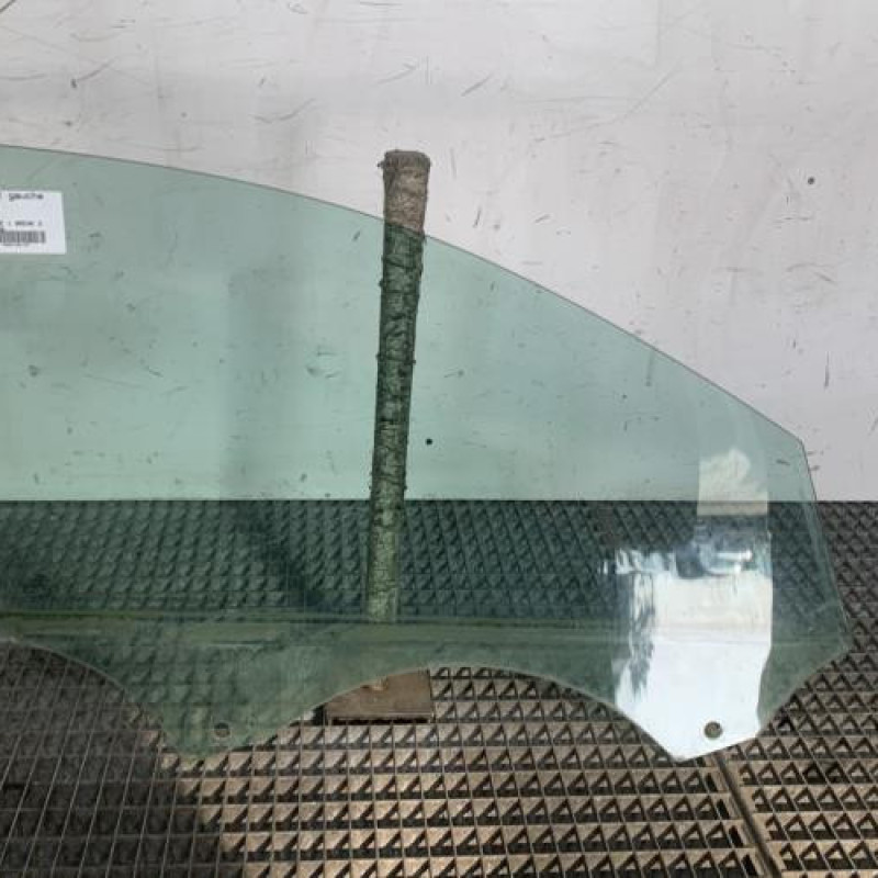 Vitre avant gauche AUDI A4 3 Photo n°4