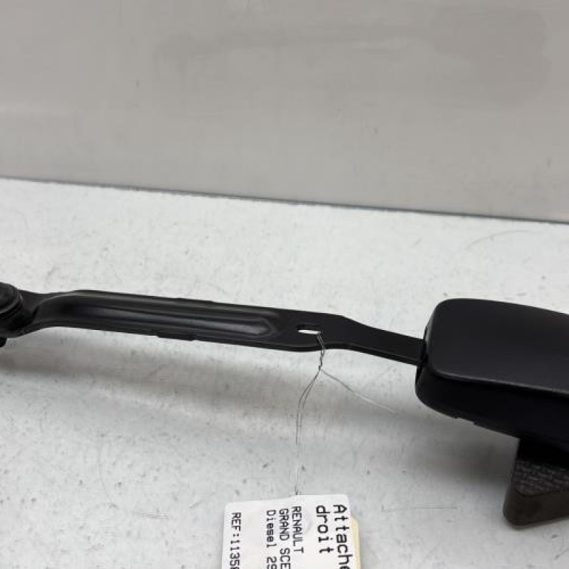 Attache ceinture avant droit RENAULT GRAND SCENIC 3 Photo n°1