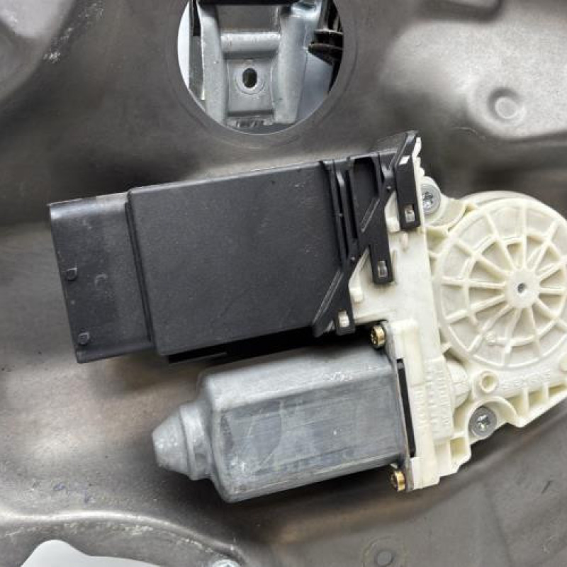 Leve vitre electrique avant droit VOLKSWAGEN GOLF 4 Photo n°2