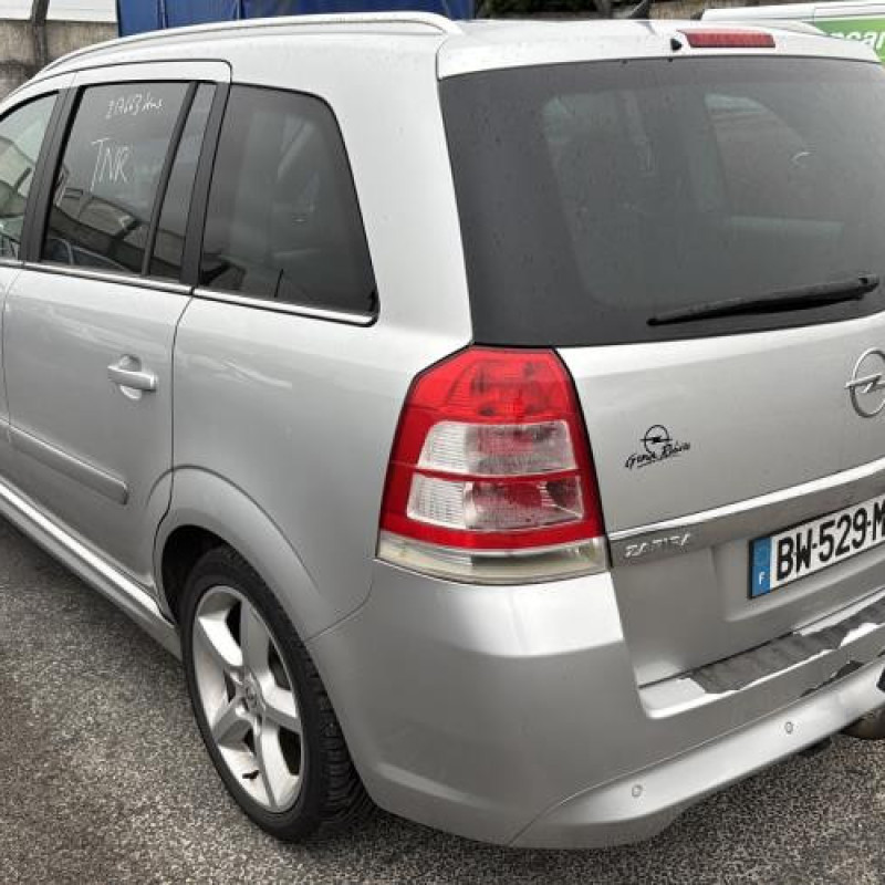 Pompe de direction OPEL ZAFIRA B Photo n°8