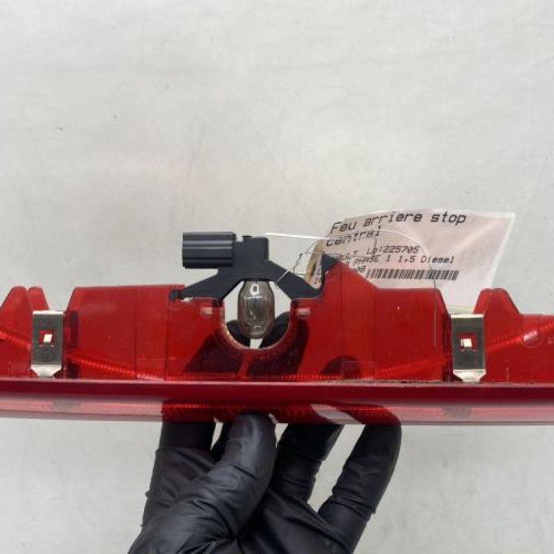 Feu arriere stop central RENAULT CLIO 3 Photo n°2