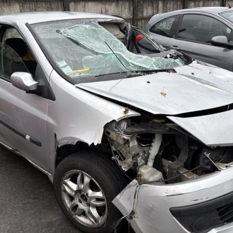 Feu arriere stop central RENAULT CLIO 3 Photo n°5