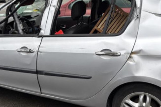 Feu arriere stop central RENAULT CLIO 3