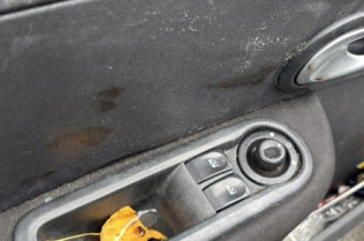 Feu arriere stop central RENAULT CLIO 3