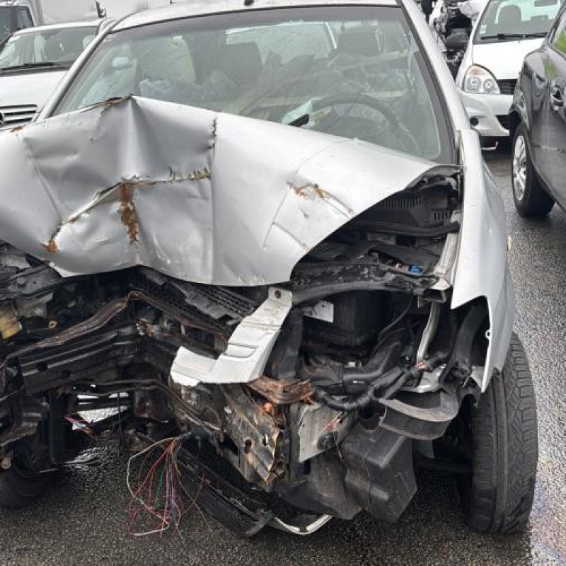 Anti brouillard arriere gauche HYUNDAI GETZ Photo n°5