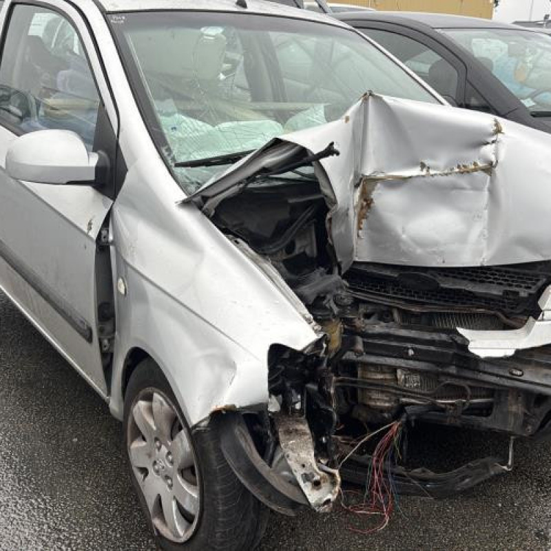 Anti brouillard arriere gauche HYUNDAI GETZ Photo n°6