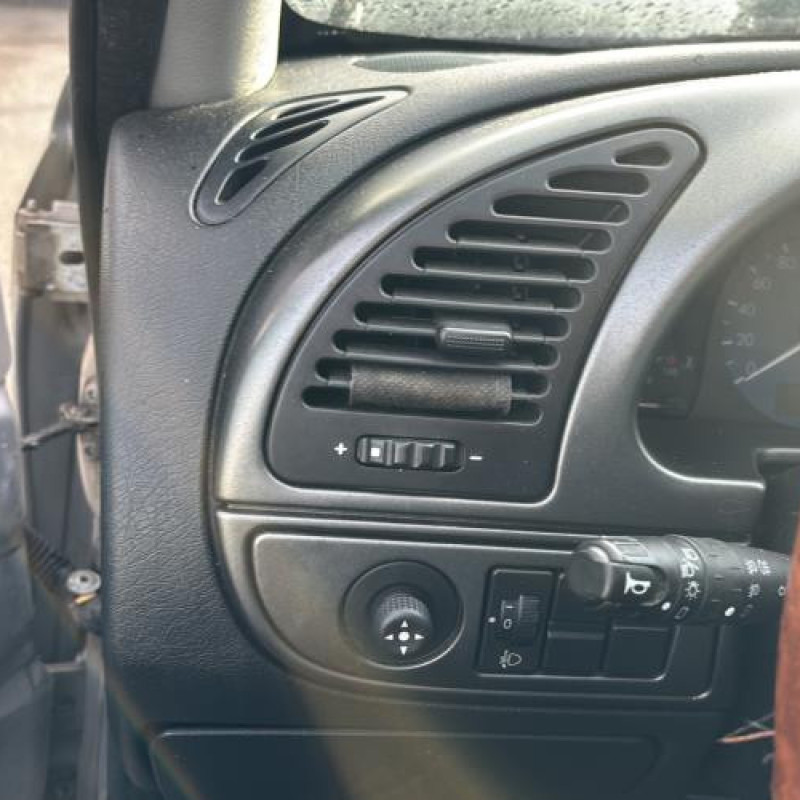 Feu arriere principal droit (feux) CITROEN XSARA Photo n°19