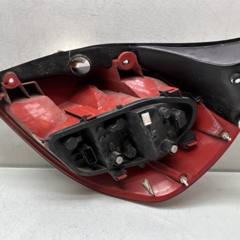 Feu arriere principal gauche (feux) RENAULT CLIO 3 Photo n°2