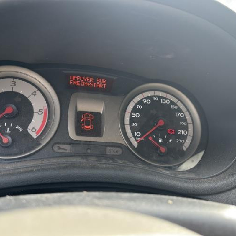 Feu arriere principal gauche (feux) RENAULT CLIO 3 Photo n°20