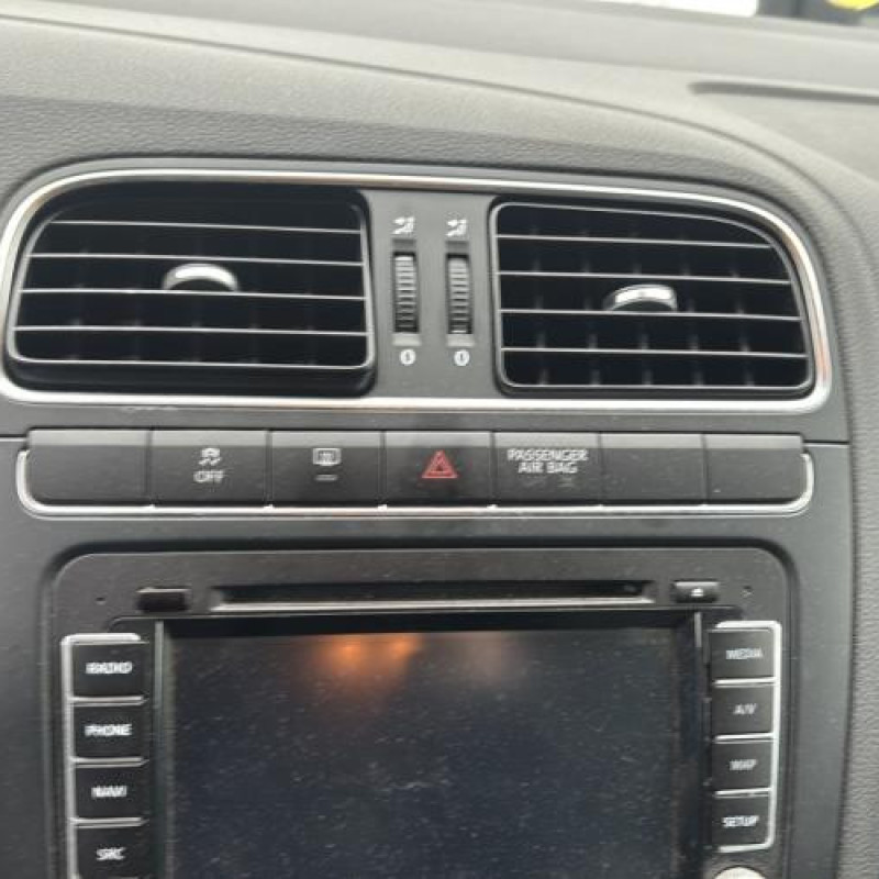 Attache ceinture avant gauche VOLKSWAGEN POLO 5 Photo n°15