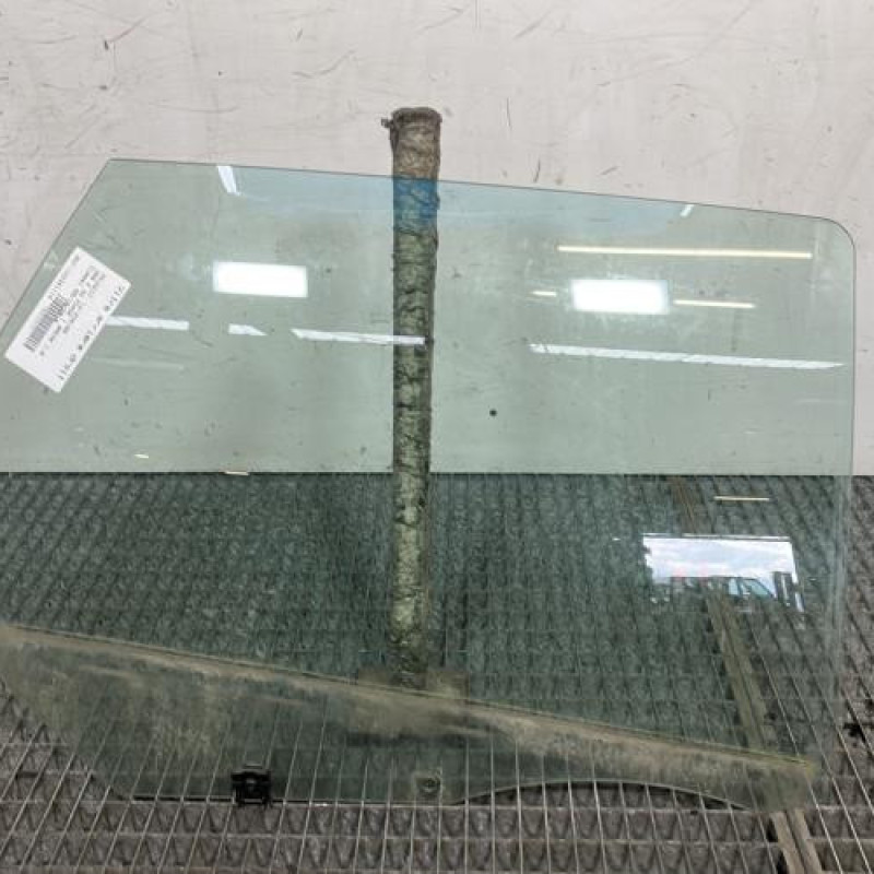 Vitre arriere droit PEUGEOT 308 2 SW Photo n°1