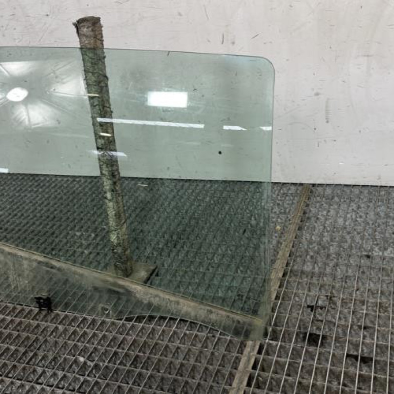 Vitre arriere droit PEUGEOT 308 2 SW Photo n°2