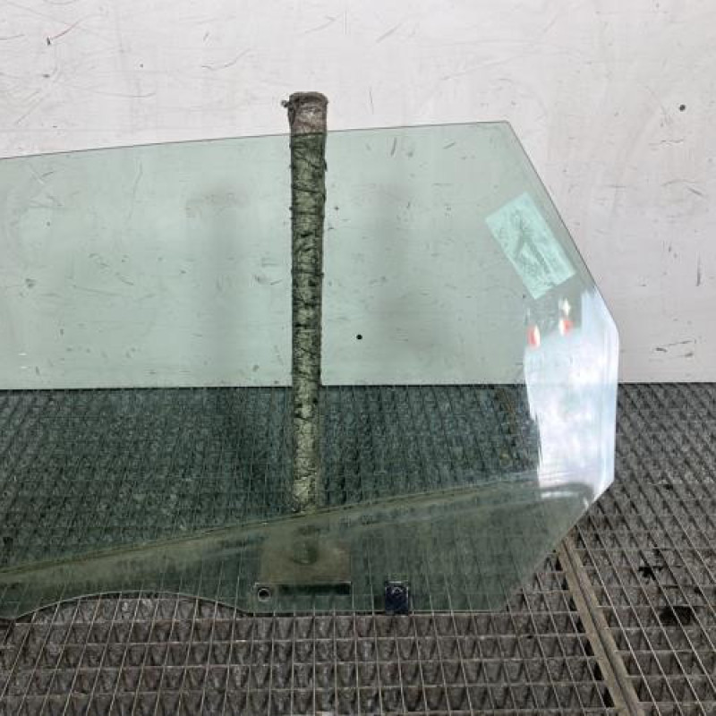 Vitre arriere droit PEUGEOT 308 2 SW Photo n°4