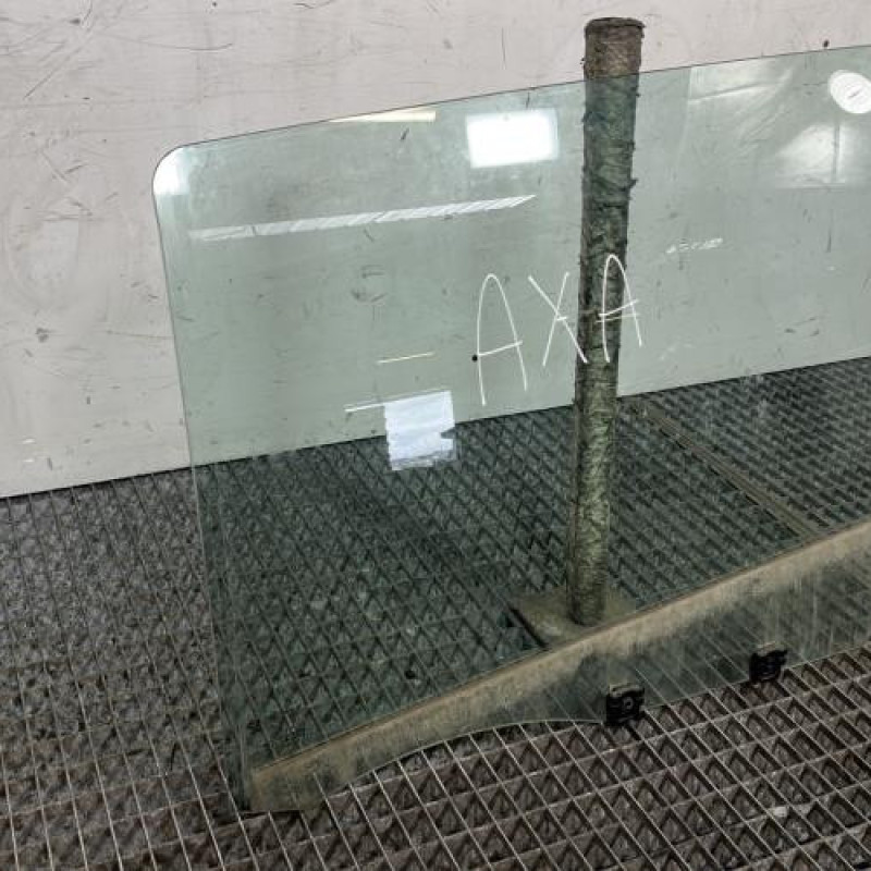 Vitre arriere gauche PEUGEOT 308 2 SW Photo n°2