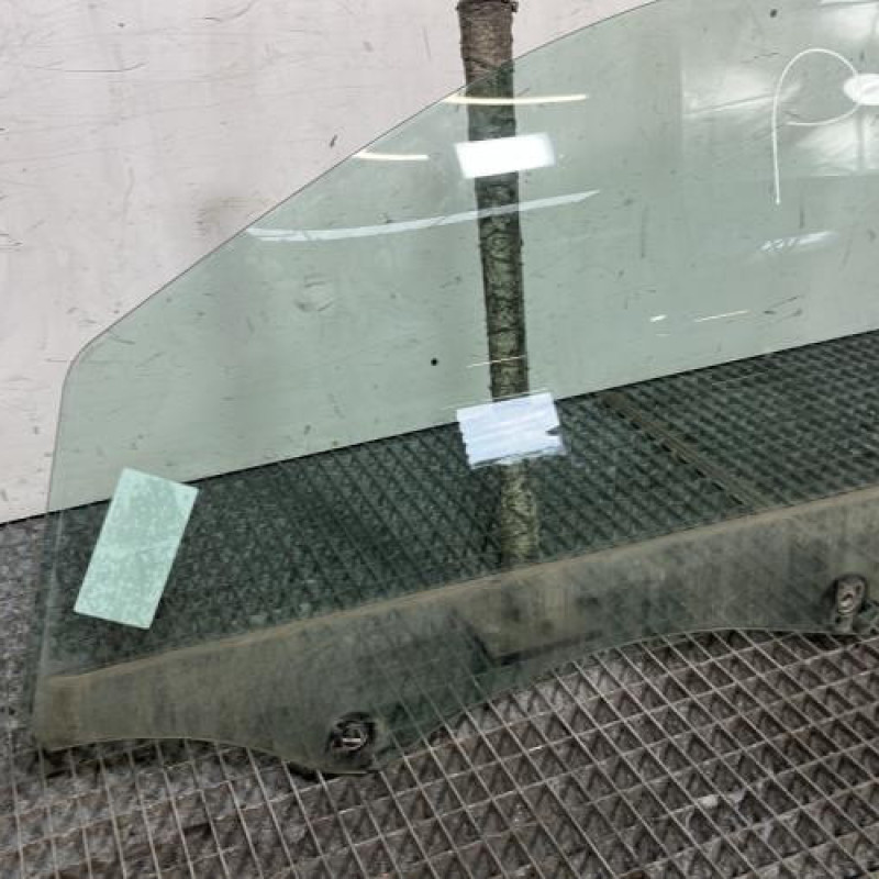 Vitre avant gauche PEUGEOT 308 2 SW Photo n°2