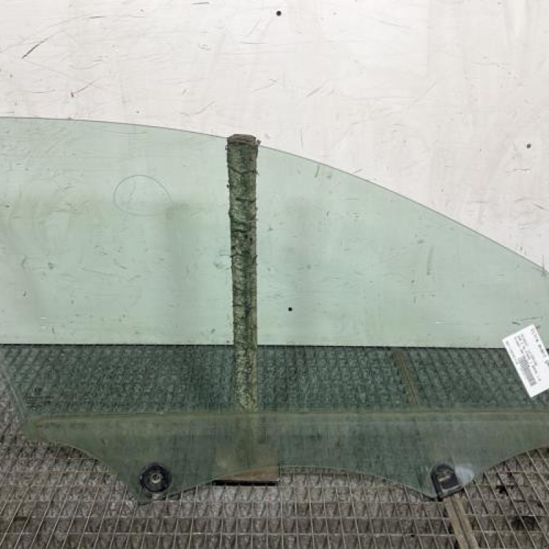 Vitre avant gauche PEUGEOT 308 2 SW Photo n°4