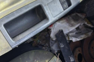 Poignee porte avant gauche VOLKSWAGEN POLO 4