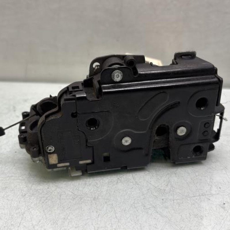 Serrure avant droit VOLKSWAGEN POLO 4 Photo n°1