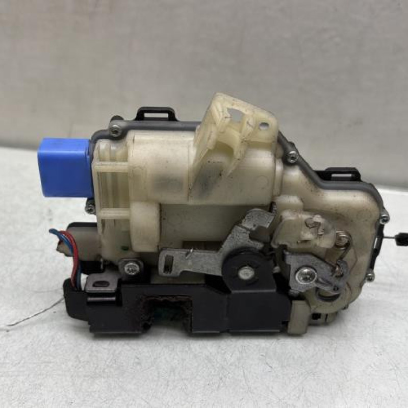 Serrure avant droit VOLKSWAGEN POLO 4 Photo n°3