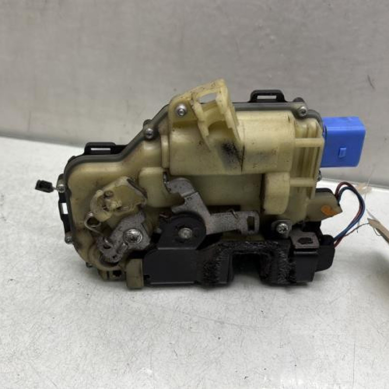 Serrure avant gauche VOLKSWAGEN POLO 4 Photo n°3