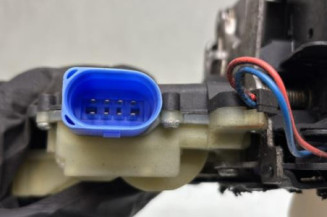 Serrure avant gauche VOLKSWAGEN POLO 4