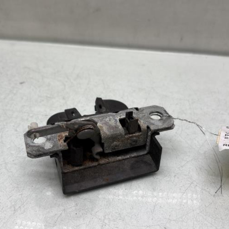 Serrure de coffre VOLKSWAGEN POLO 4 Photo n°4