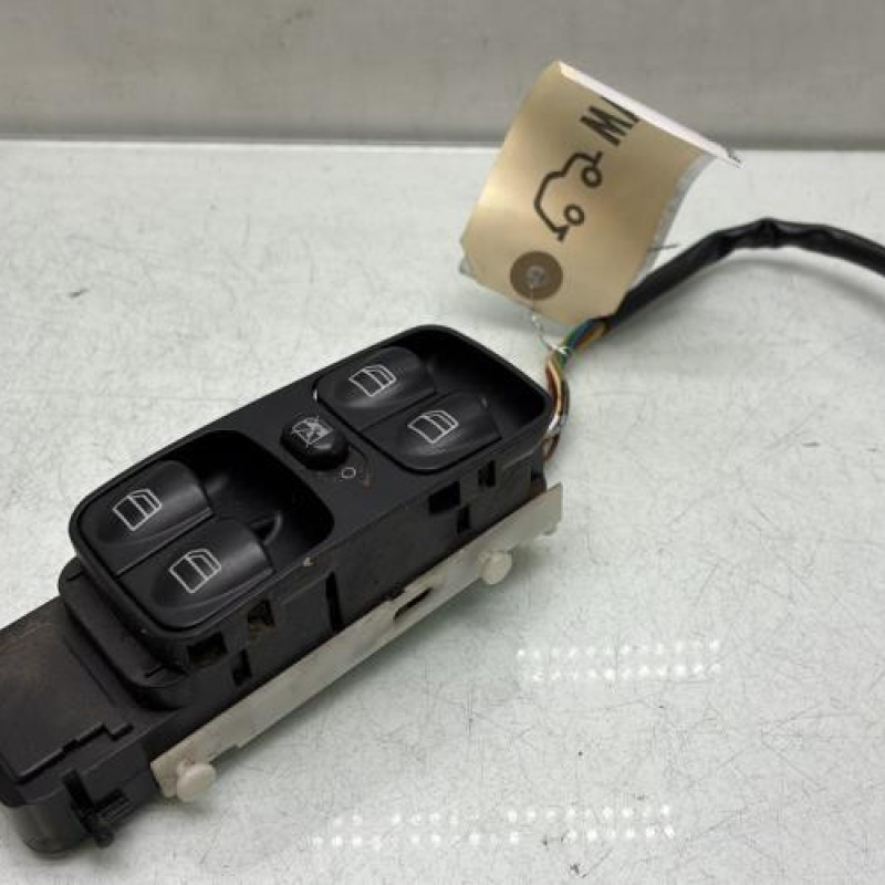 Interrupteur de leve vitre avant gauche MERCEDES CLASSE C 203 Photo n°1