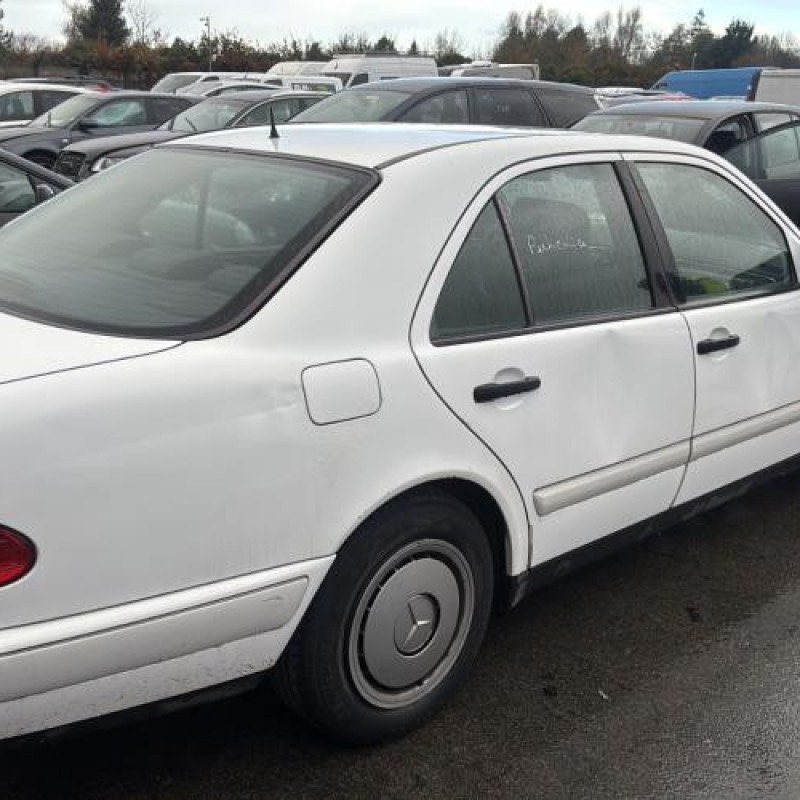 Feu arriere principal droit (feux) MERCEDES CLASSE E 210 Photo n°7