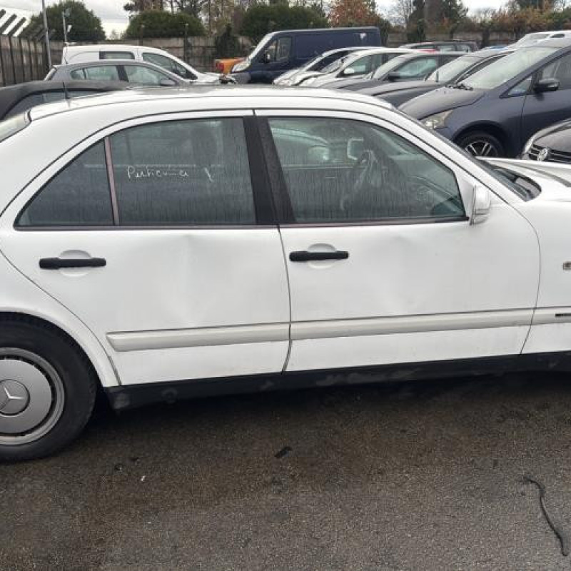 Feu arriere principal droit (feux) MERCEDES CLASSE E 210 Photo n°11