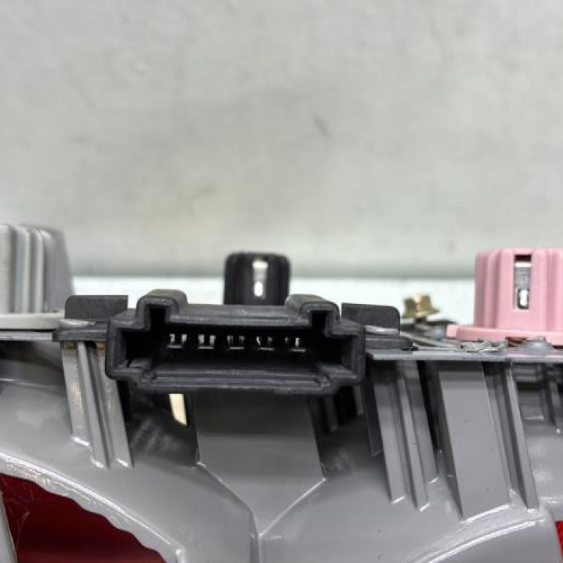 Feu arriere principal gauche (feux) MERCEDES CLASSE E 210 Photo n°4