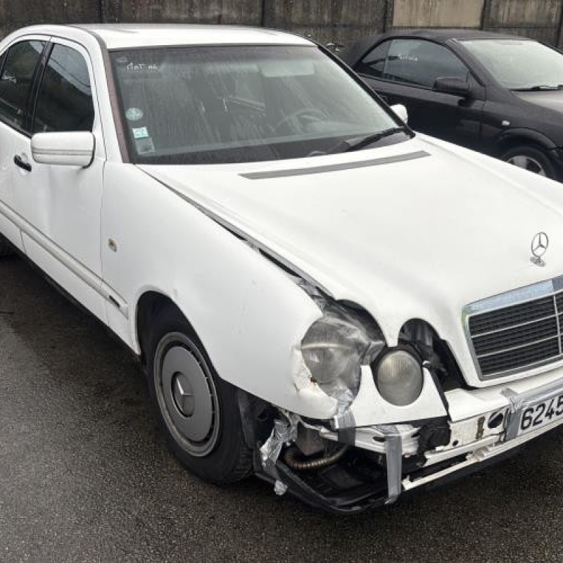 Feu arriere principal gauche (feux) MERCEDES CLASSE E 210 Photo n°6