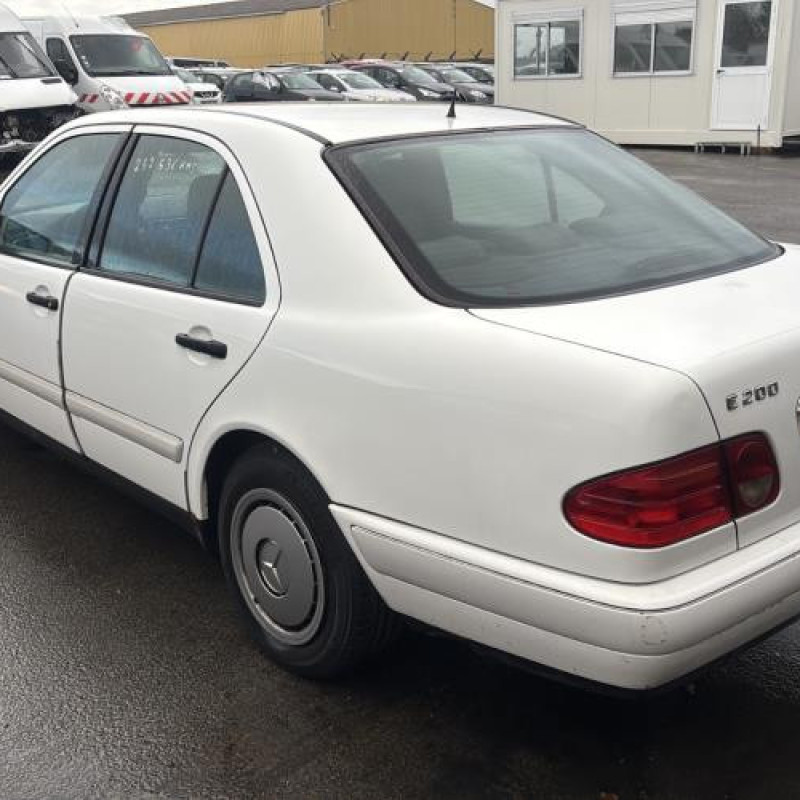 Feu arriere principal gauche (feux) MERCEDES CLASSE E 210 Photo n°8